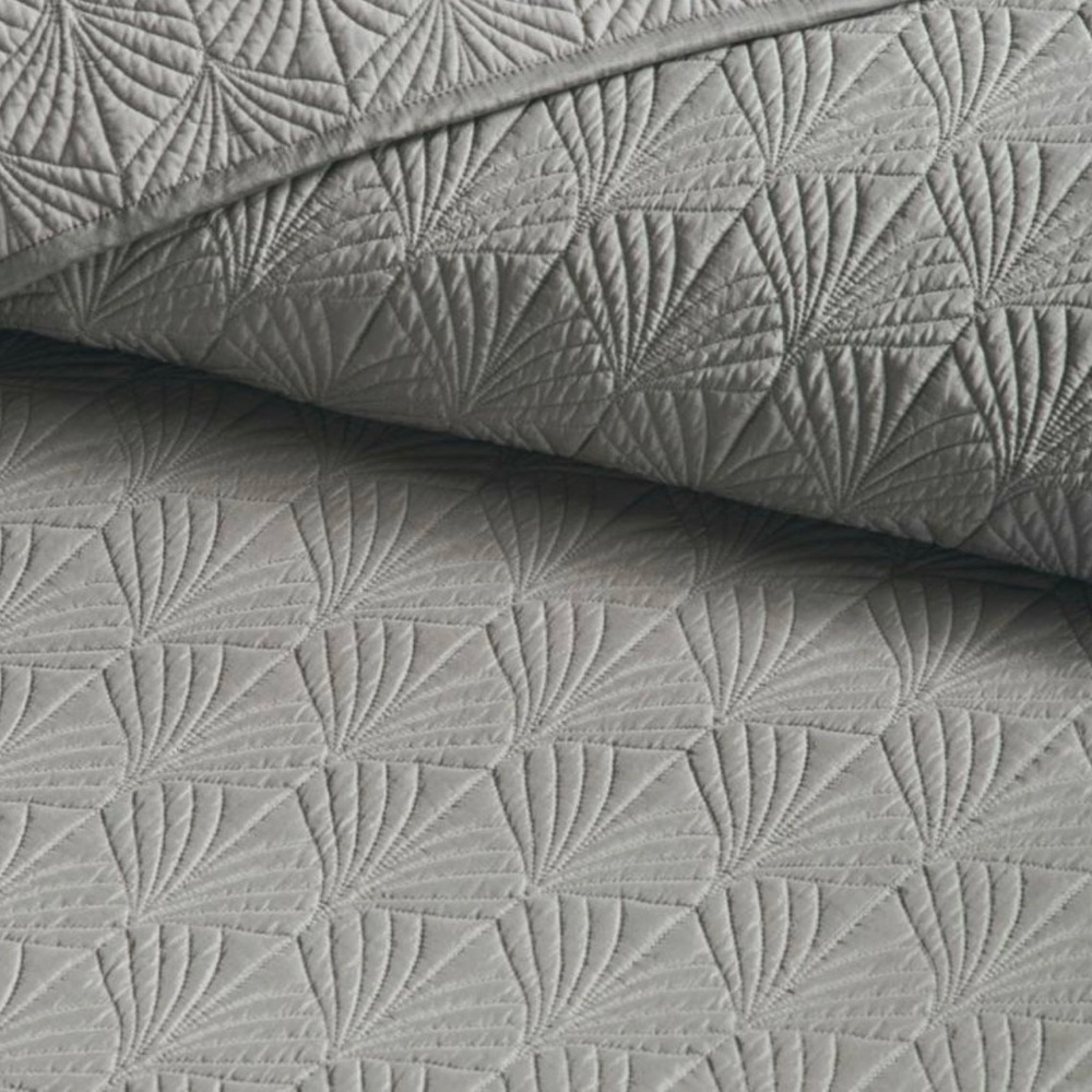 Frontgate Silk Quilt & 2 Standard Shams - NWT - Picture 2 of 16